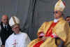 2007-Bertone-Bergoglio.jpg (48548 bytes)